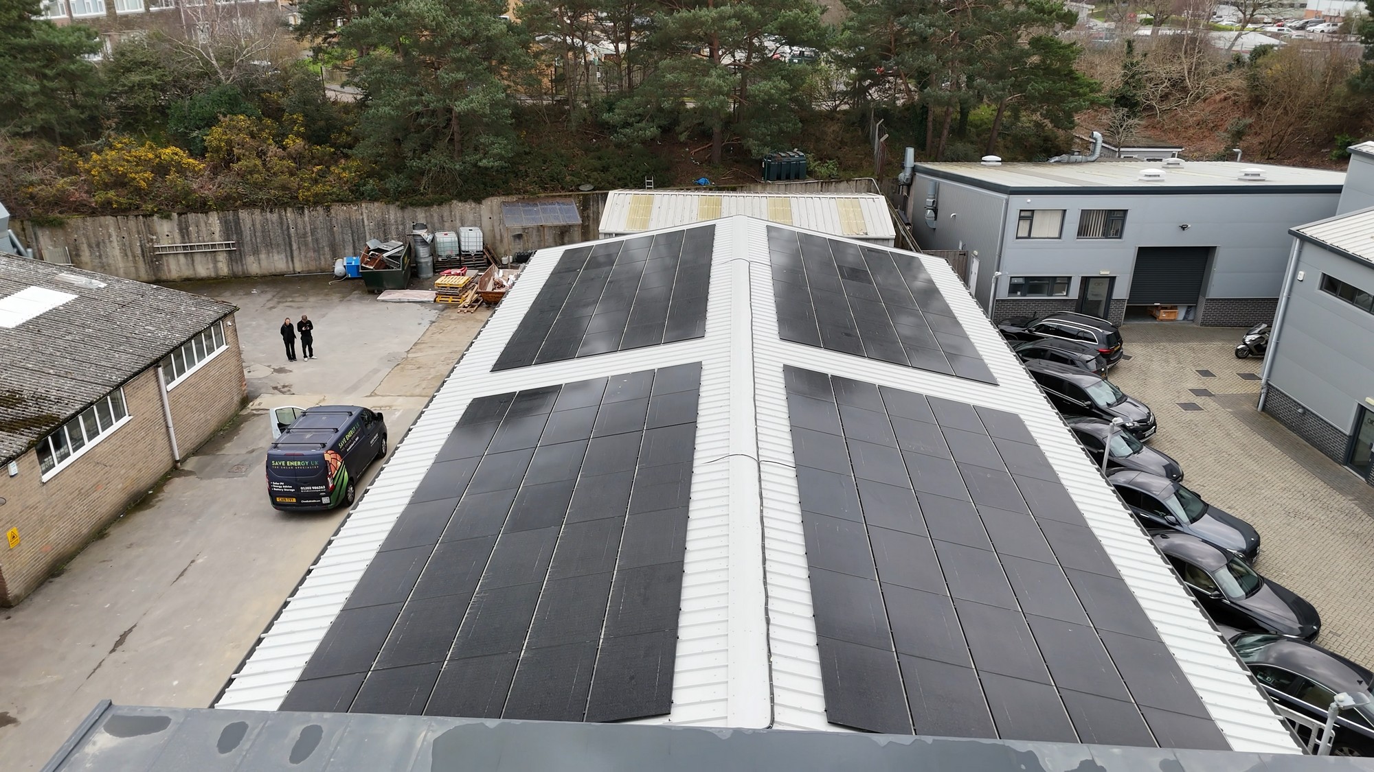 Should Your Business Install Solar Panels and Battery Storage Together?